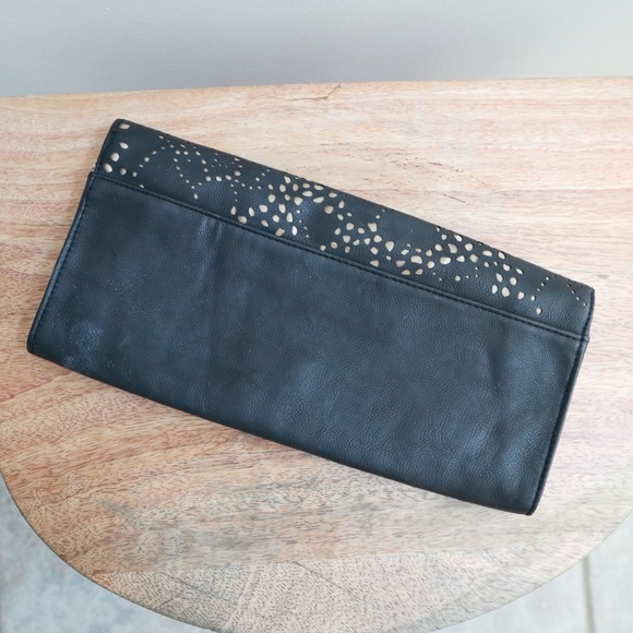 🌻 2/$15 AE Pleather Satin Envelope Clutch - Picture 2 of 5